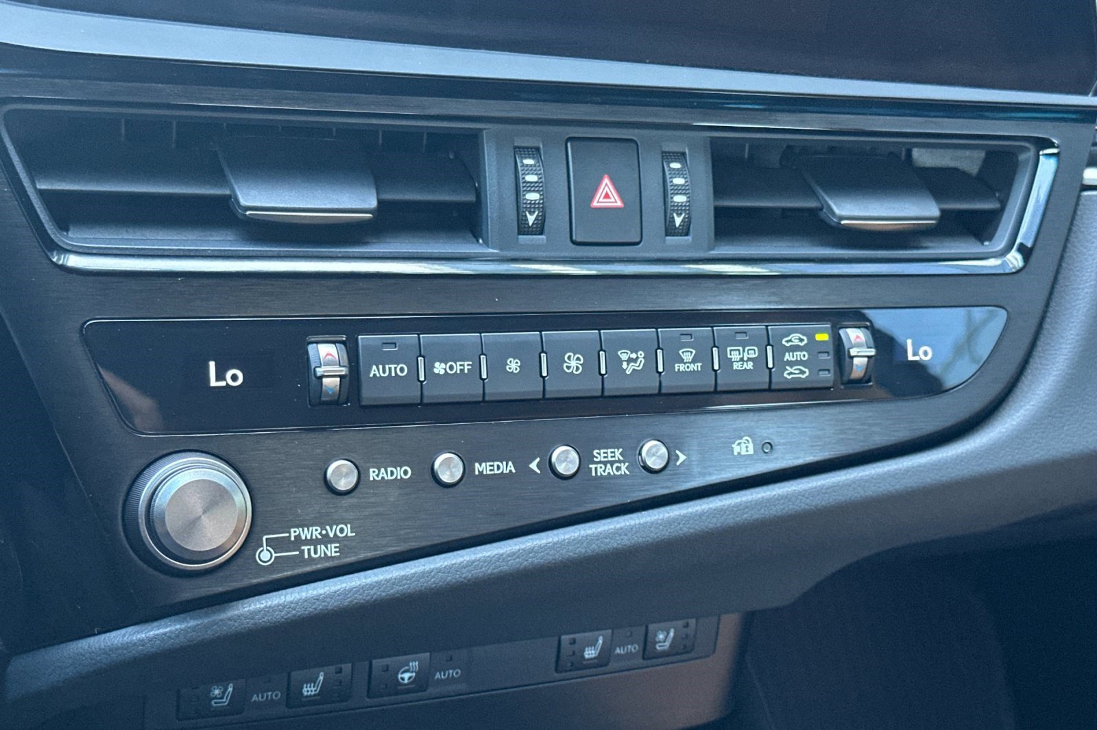 Used 2025 Lexus ES 300h w/ Premium Package image 24