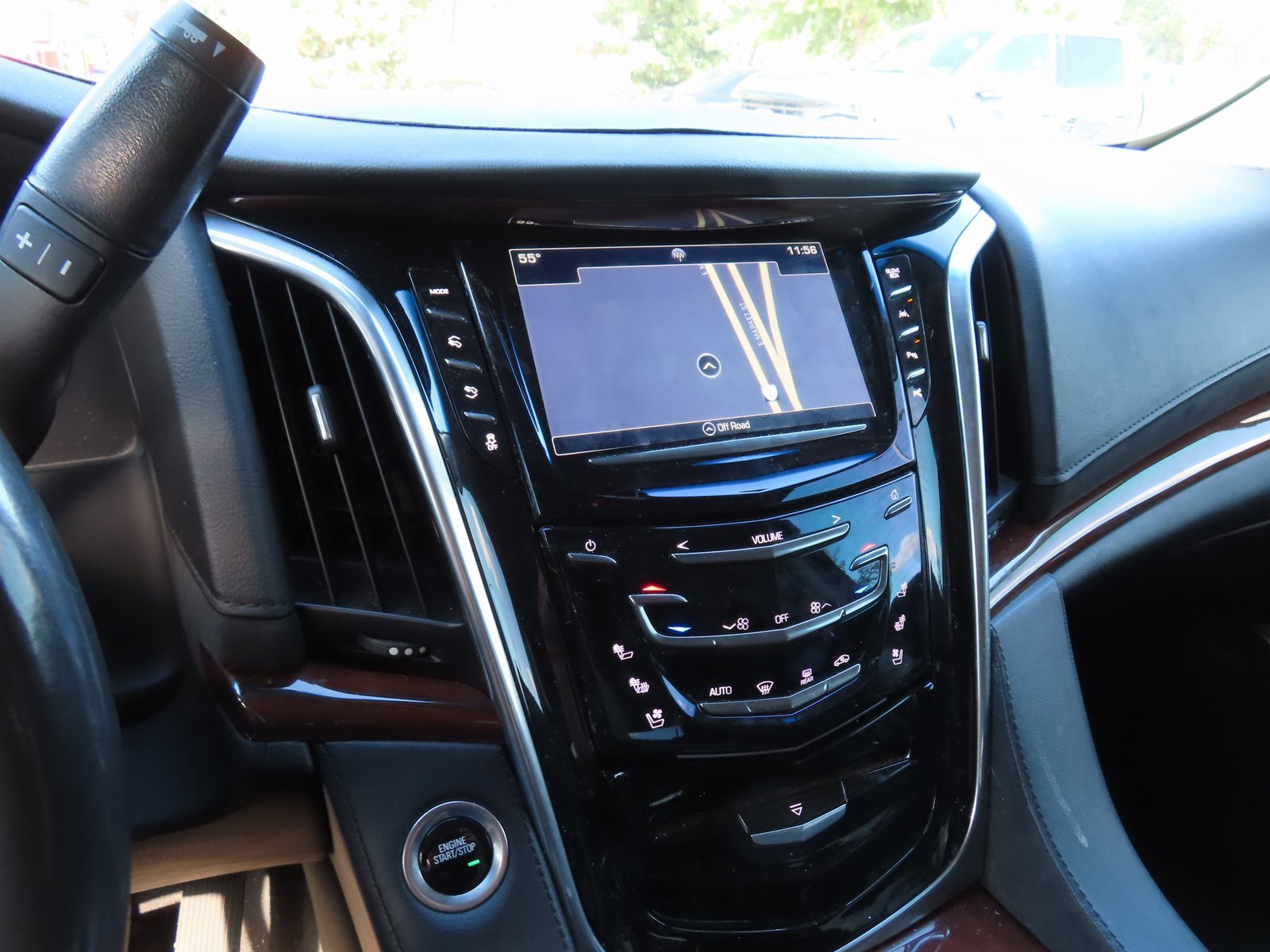 Used 2020 Cadillac Escalade ESV Premium Luxury image 18