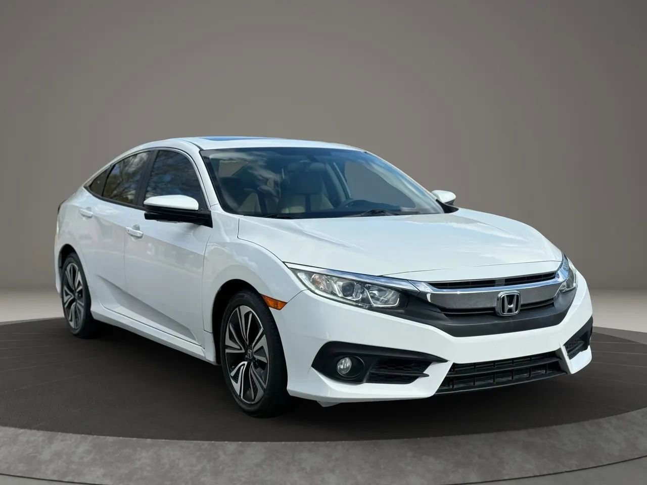 Used 2017 Honda Civic EX-T image 3
