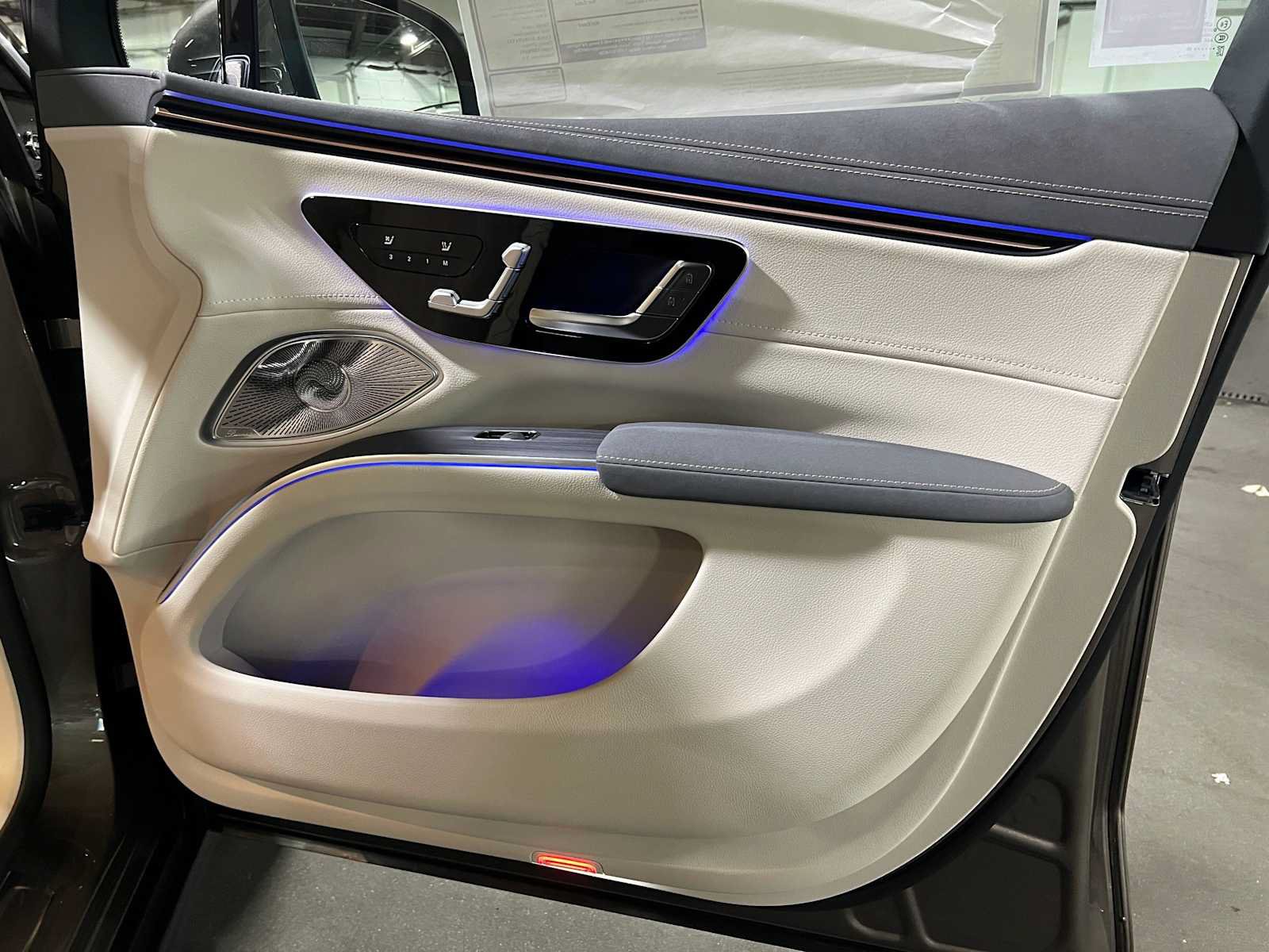 New 2026 Mercedes-Benz EQS 400 4MATIC SUV image 10