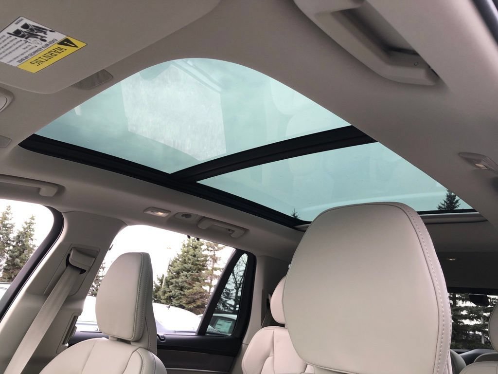 New 2026 Volvo XC90 T8 Ultra w/ Protection Package Premier AWD/4WD image 8