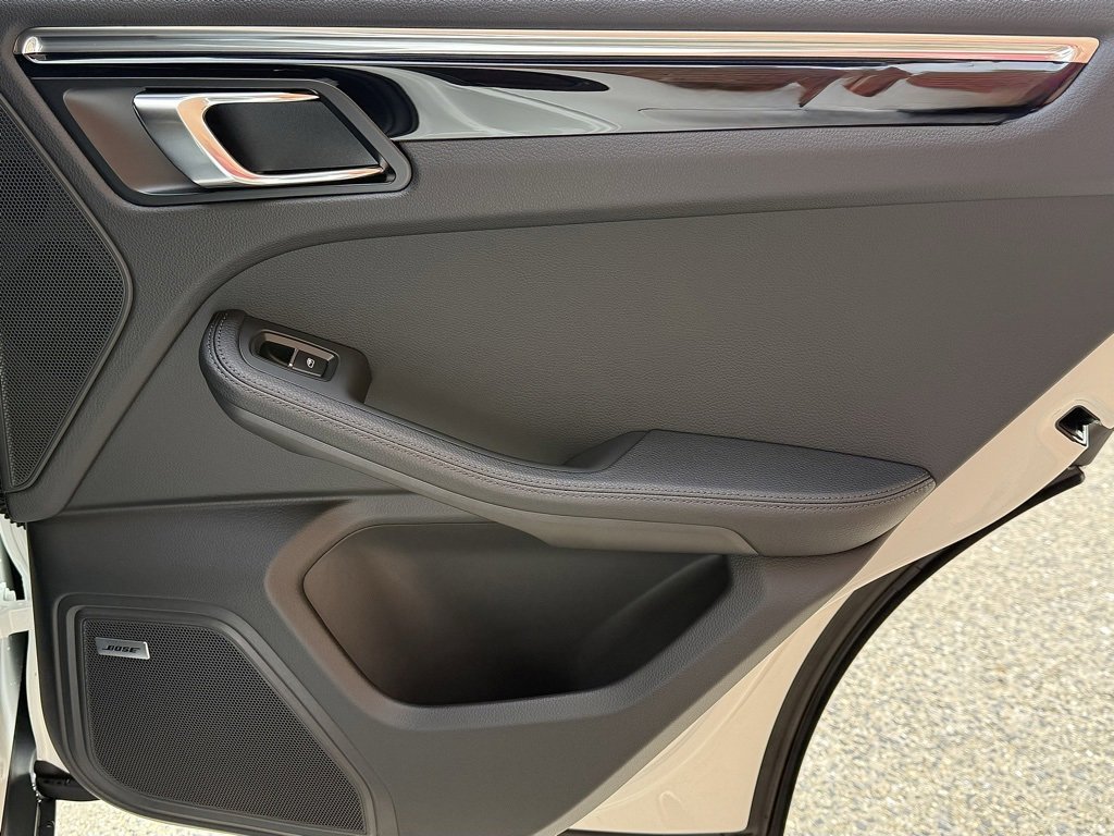 New 2026 Porsche Macan image 24