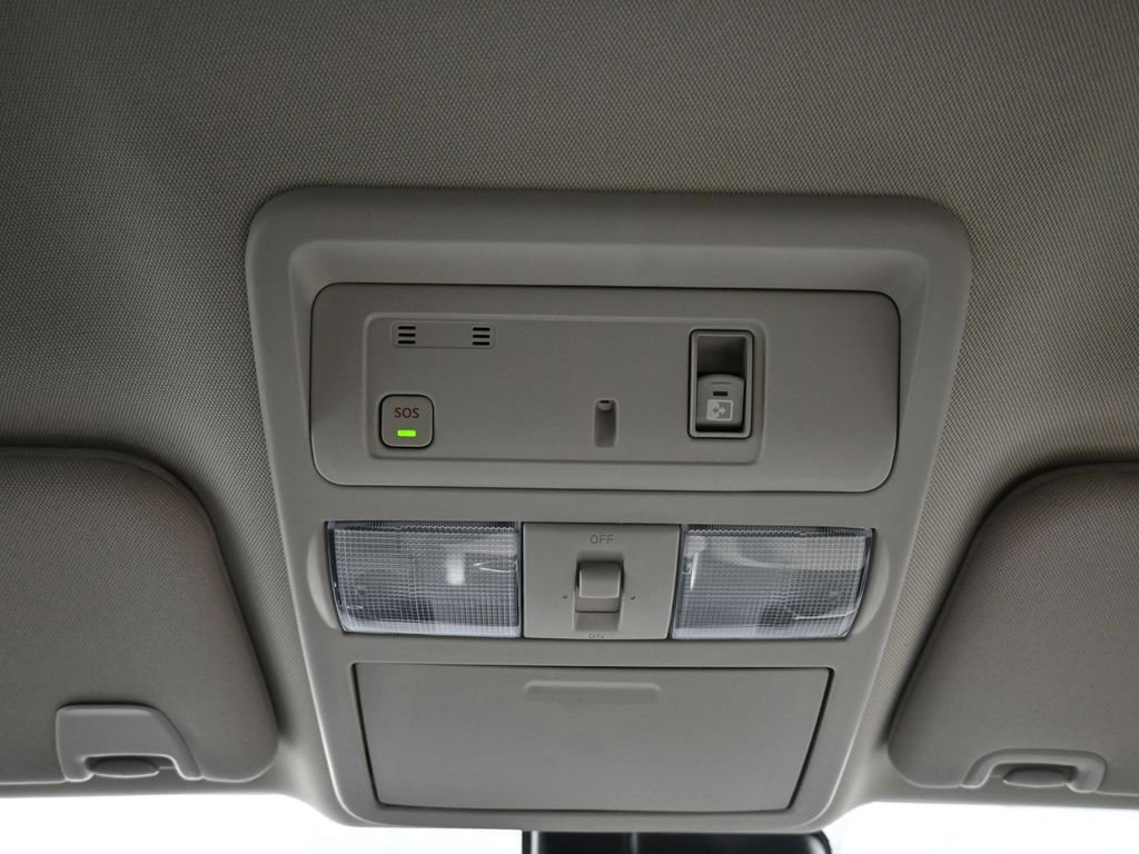 Used 2024 Nissan Titan SV w/ SV Convenience Package image 17