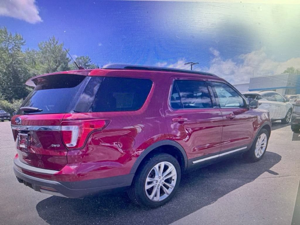 Used 2019 Ford Explorer XLT w/ Equipment Group 202A AWD/4WD image 3