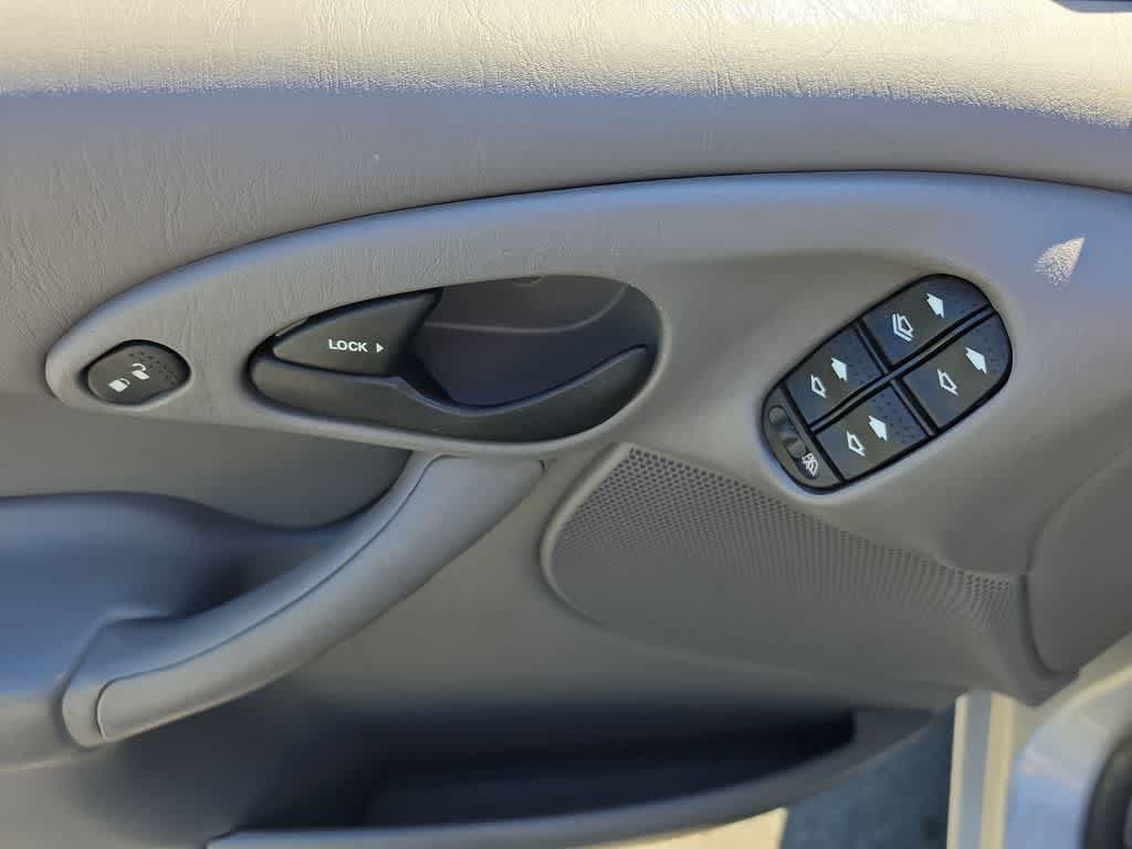 Used 2003 Ford Focus SE FWD image 13