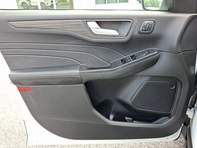 Certified 2025 Ford Escape Platinum AWD/4WD image 12