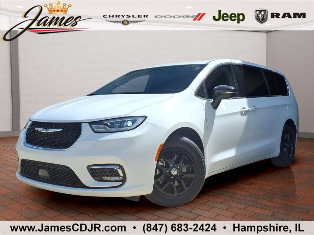 Used 2024 Chrysler Pacifica Touring-L