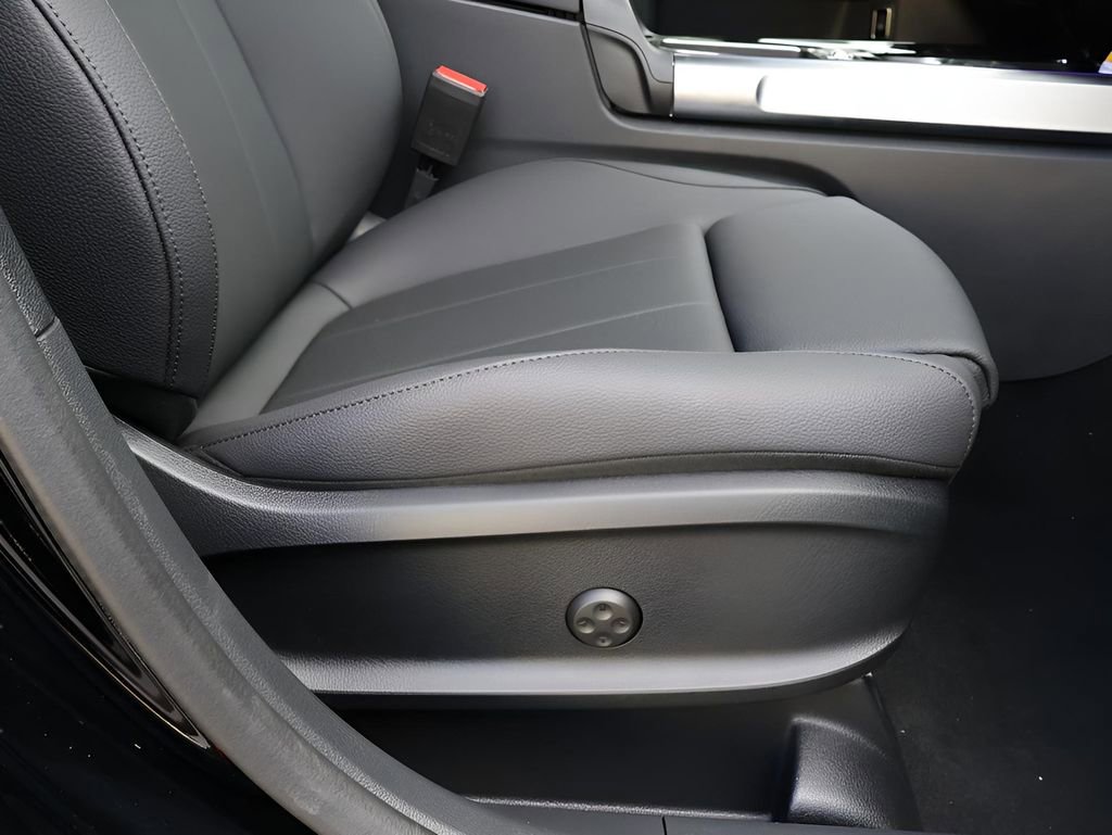 Certified 2025 Mercedes-Benz GLB 250 4MATIC image 12