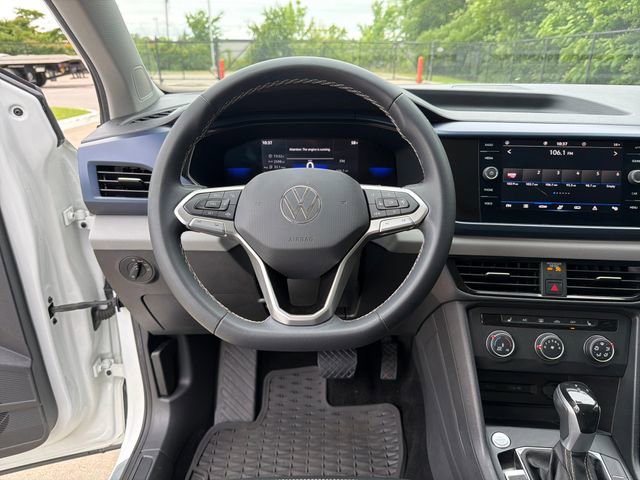Used 2022 Volkswagen Taos SE FWD image 16