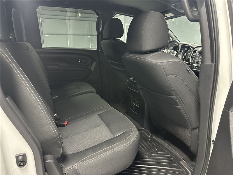 Used 2018 Nissan Titan SV w/ SV Convenience Package AWD/4WD image 12