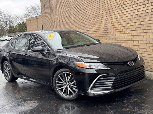 Used 2024 Toyota Camry XLE w/ Cold Weather Package image 2