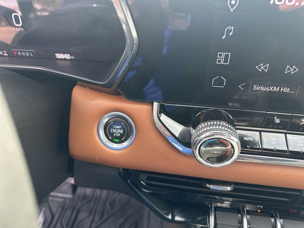 Used 2023 GMC Canyon AT4 w/ Technology Package image 4