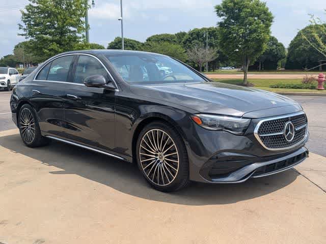 Used 2025 Mercedes-Benz E 350 4MATIC Sedan image 3