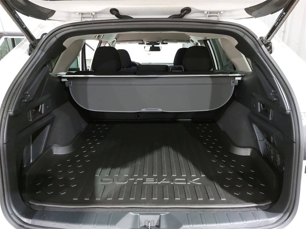 Used 2025 Subaru Outback Premium w/ Popular Package #1A image 12