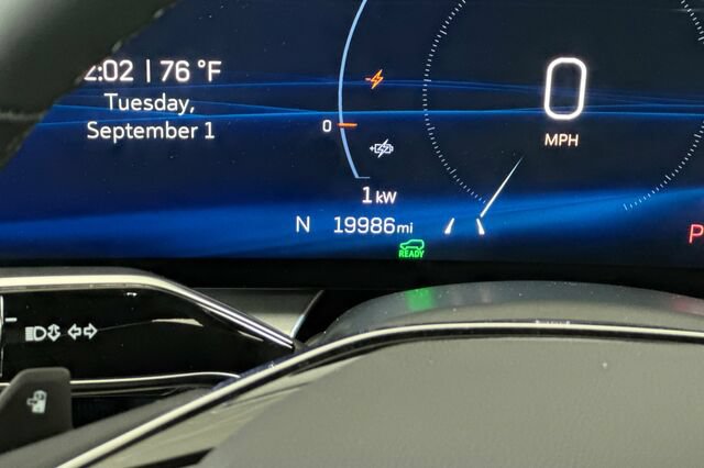 Certified 2024 Cadillac Lyriq Luxury AWD/4WD image 28