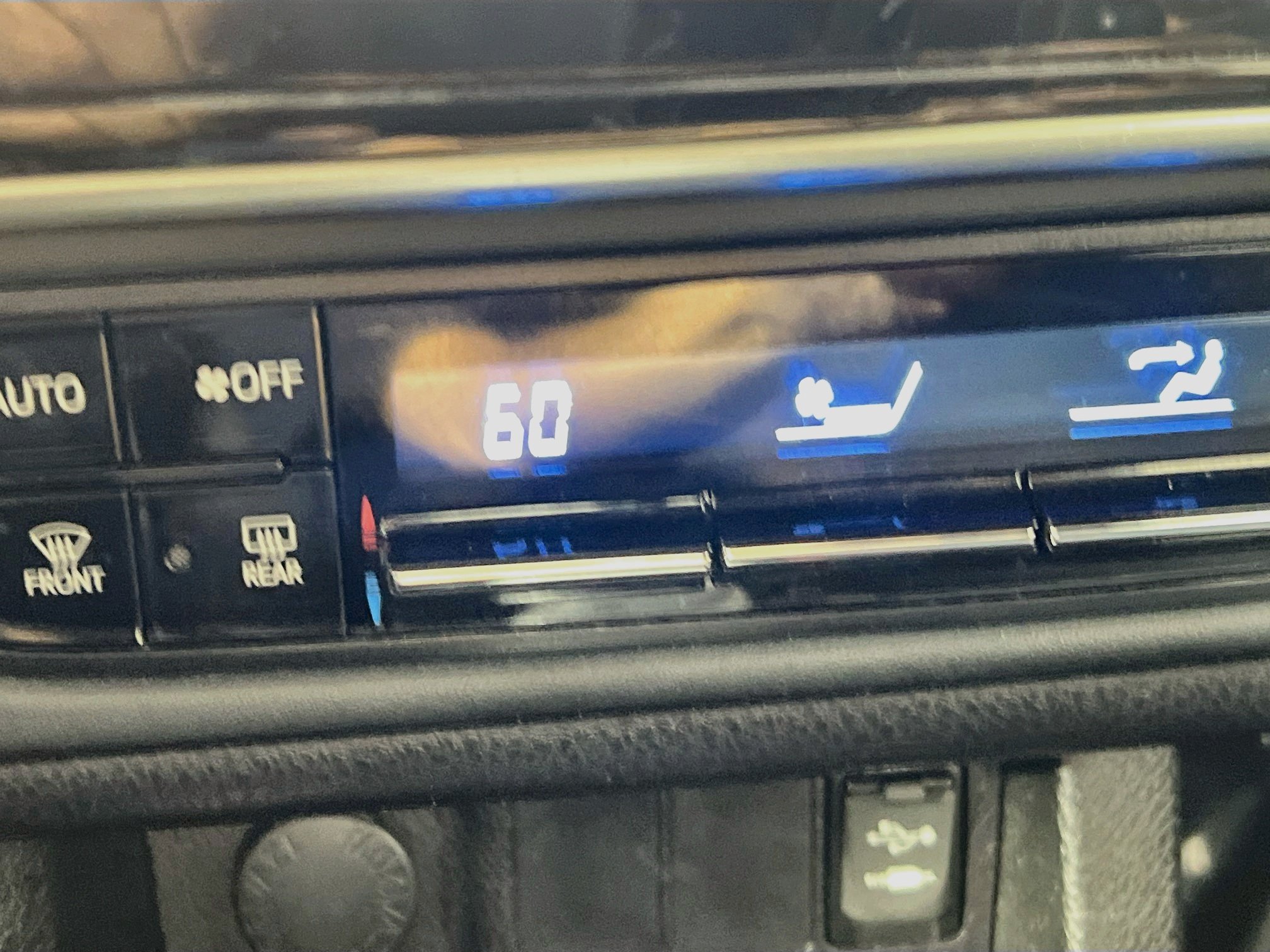 Used 2018 Toyota Corolla LE FWD image 25