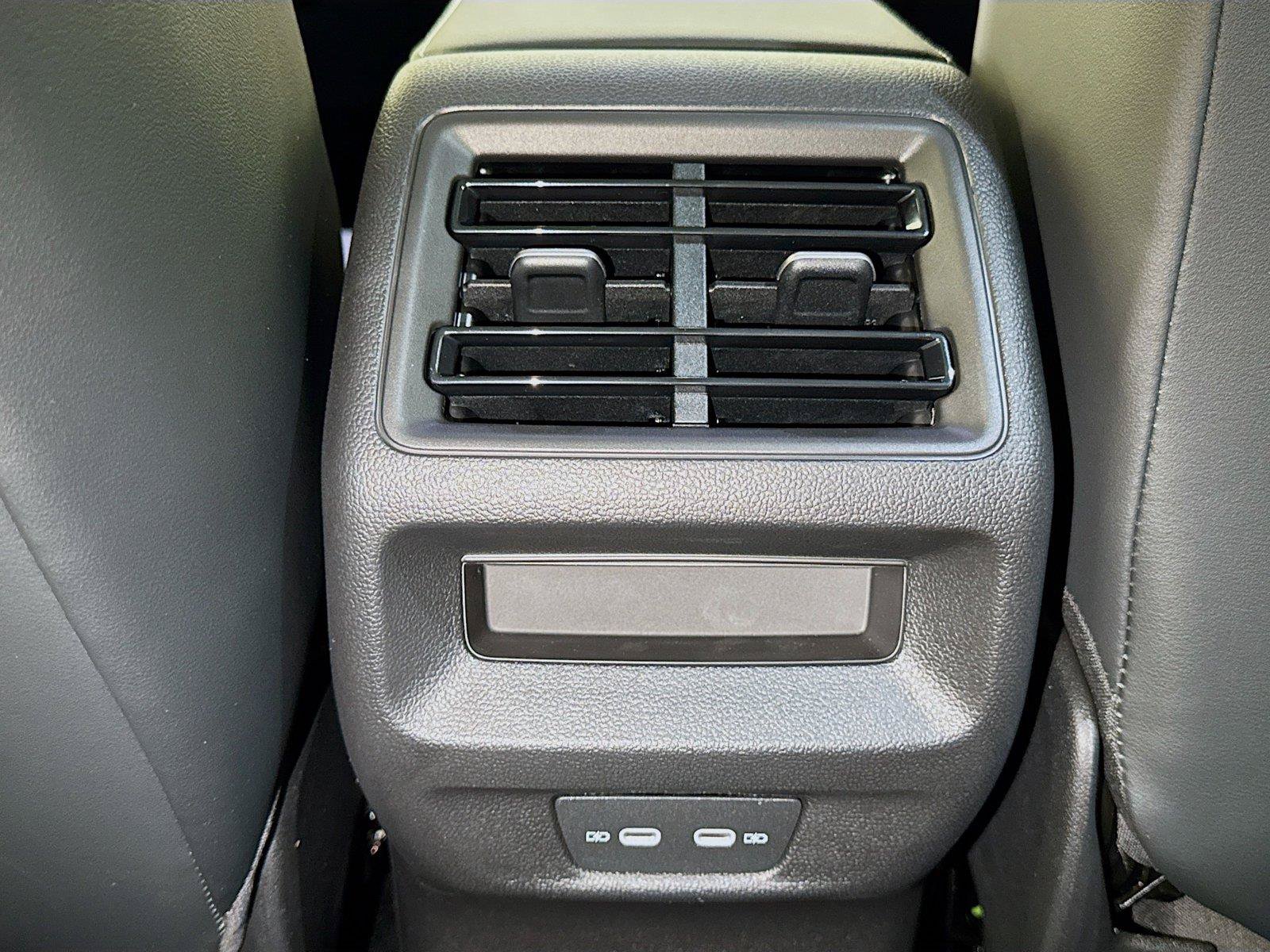 New 2026 Volkswagen Tiguan SE FWD image 13