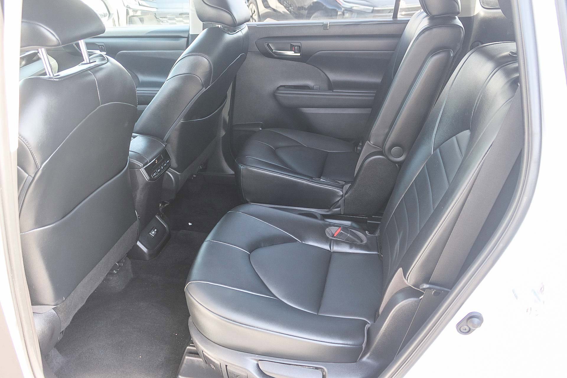 Used 2022 Toyota Highlander XLE FWD image 20