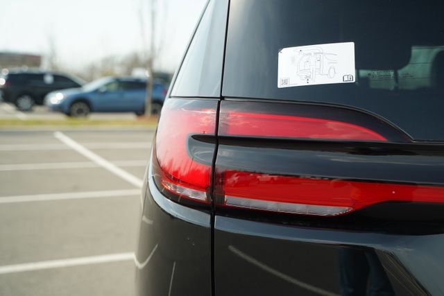 New 2026 Chrysler Pacifica Pinnacle AWD/4WD image 40