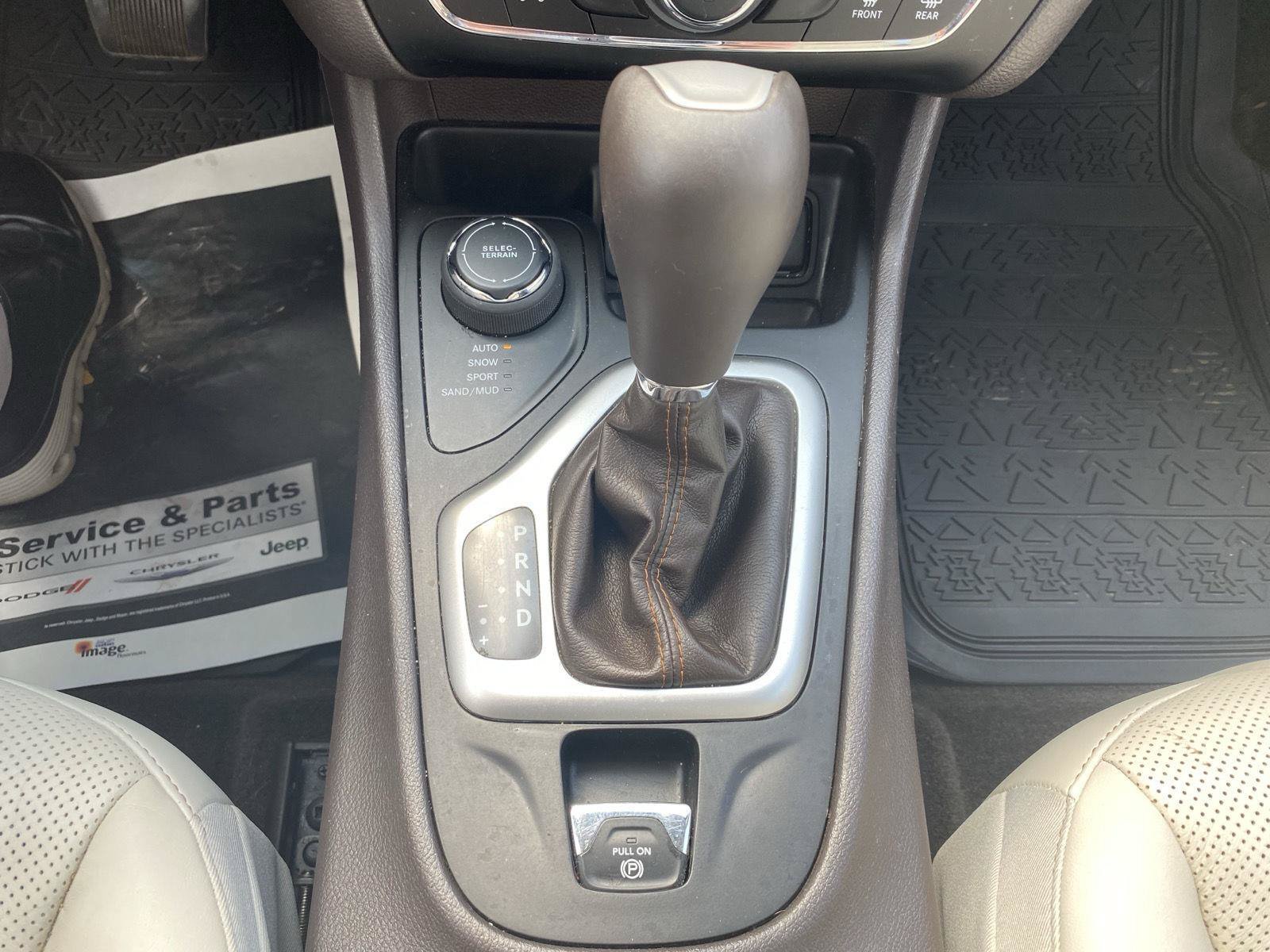 Used 2018 Jeep Cherokee Overland AWD/4WD image 25