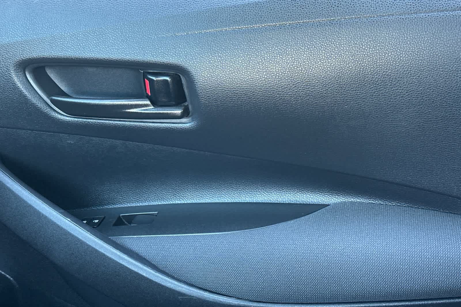 Used 2025 Toyota Corolla LE FWD image 21