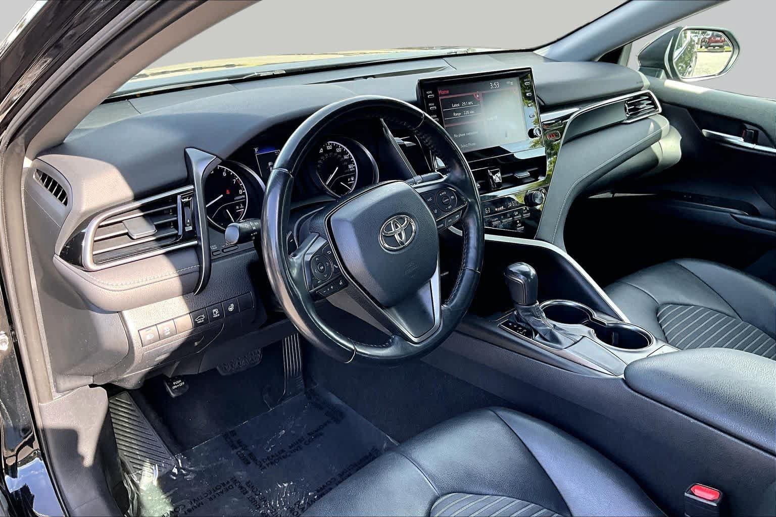 Used 2021 Toyota Camry SE w/ Cold Weather Package FWD image 18