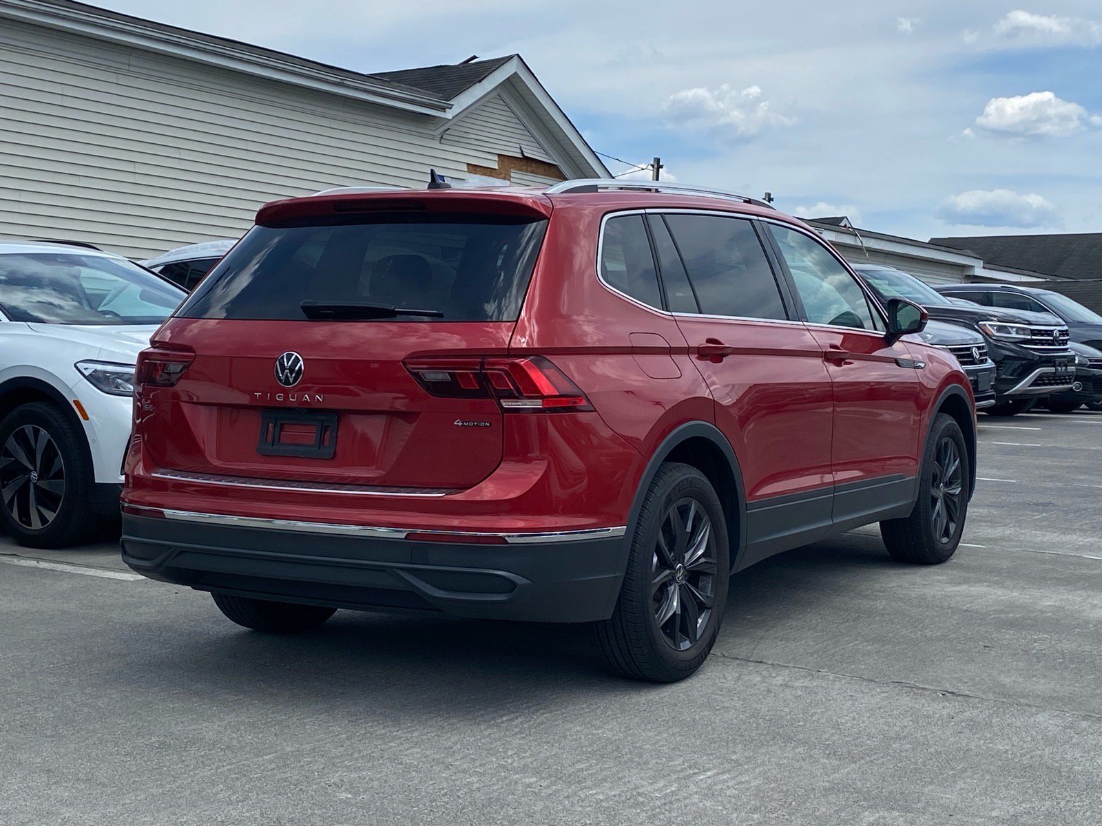 Certified 2024 Volkswagen Tiguan SE AWD/4WD image 3