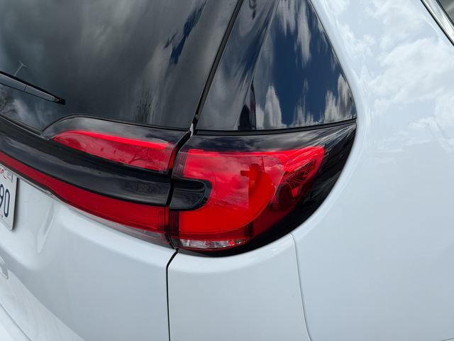 Used 2023 Chrysler Pacifica Touring-L image 6