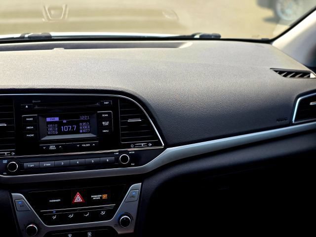 Used 2018 Hyundai Elantra SE FWD image 26