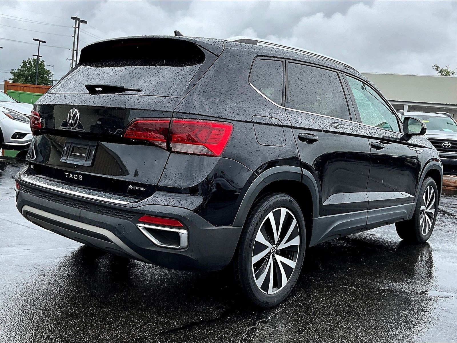 Used 2022 Volkswagen Taos SE w/ Panoramic Sunroof Package AWD/4WD image 6
