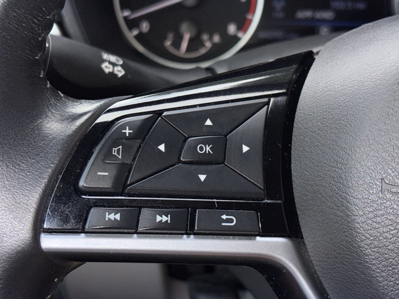 Used 2023 Nissan Altima 2.5 SV w/ SV Premium Package FWD image 15