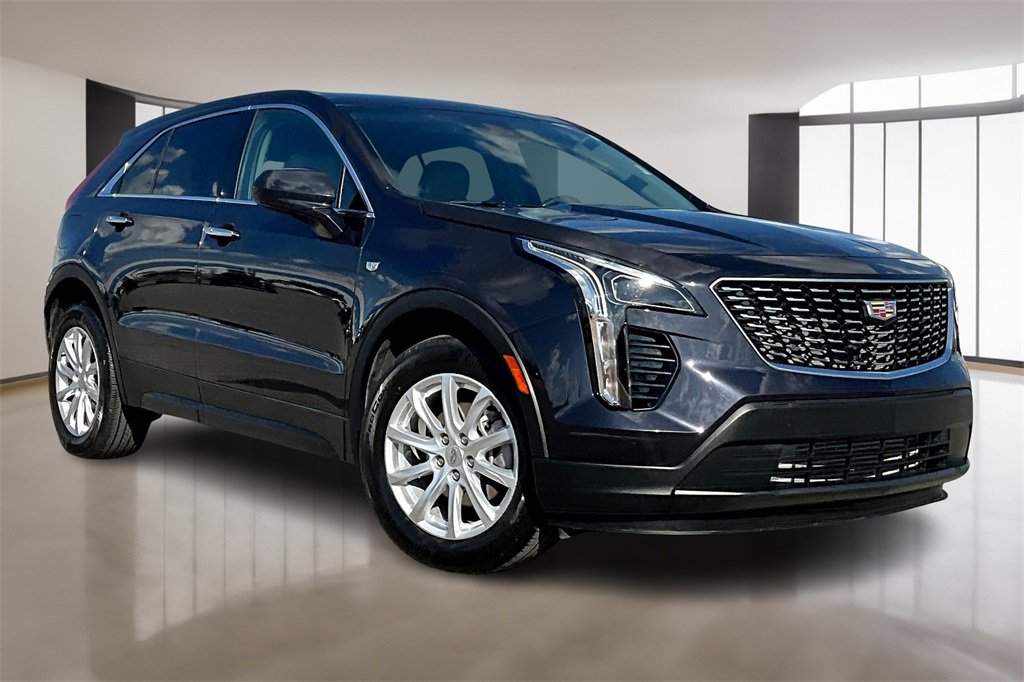 Certified 2023 Cadillac XT4 Luxury w/ Cold Weather Package image 11