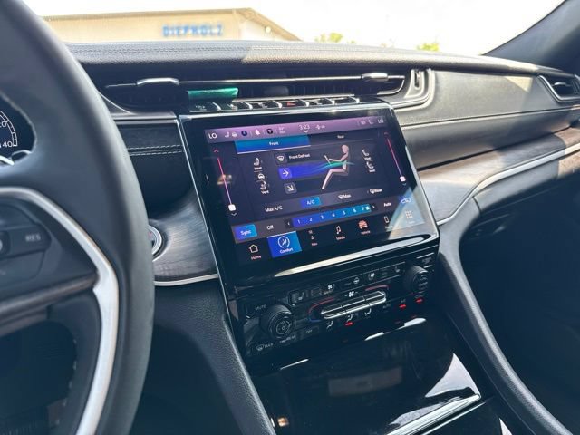 Used 2024 Jeep Grand Cherokee L Limited w/ Luxury Tech Group II AWD/4WD image 18