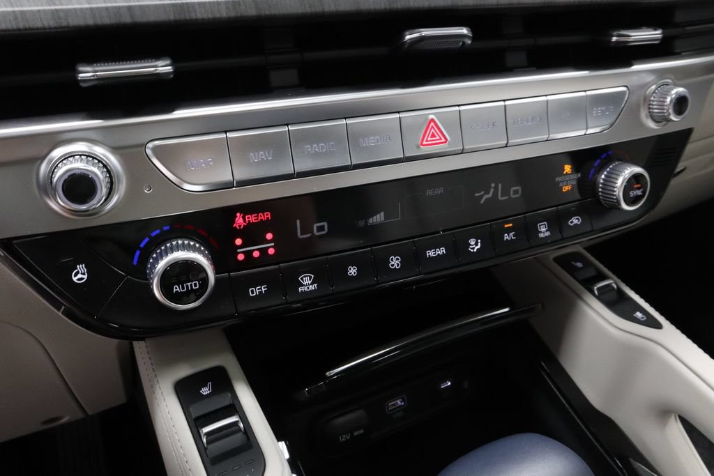 Used 2024 Kia Telluride EX w/ EX Captain's Chair Package AWD/4WD image 32