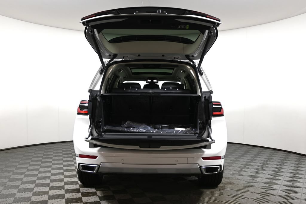 Used 2027 BMW X7 xDrive40i AWD/4WD image 38