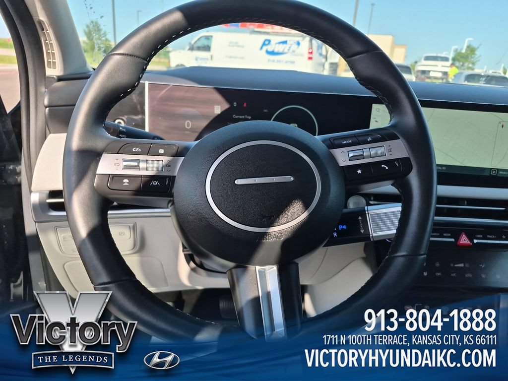 Used 2025 Hyundai Tucson Limited AWD/4WD image 14