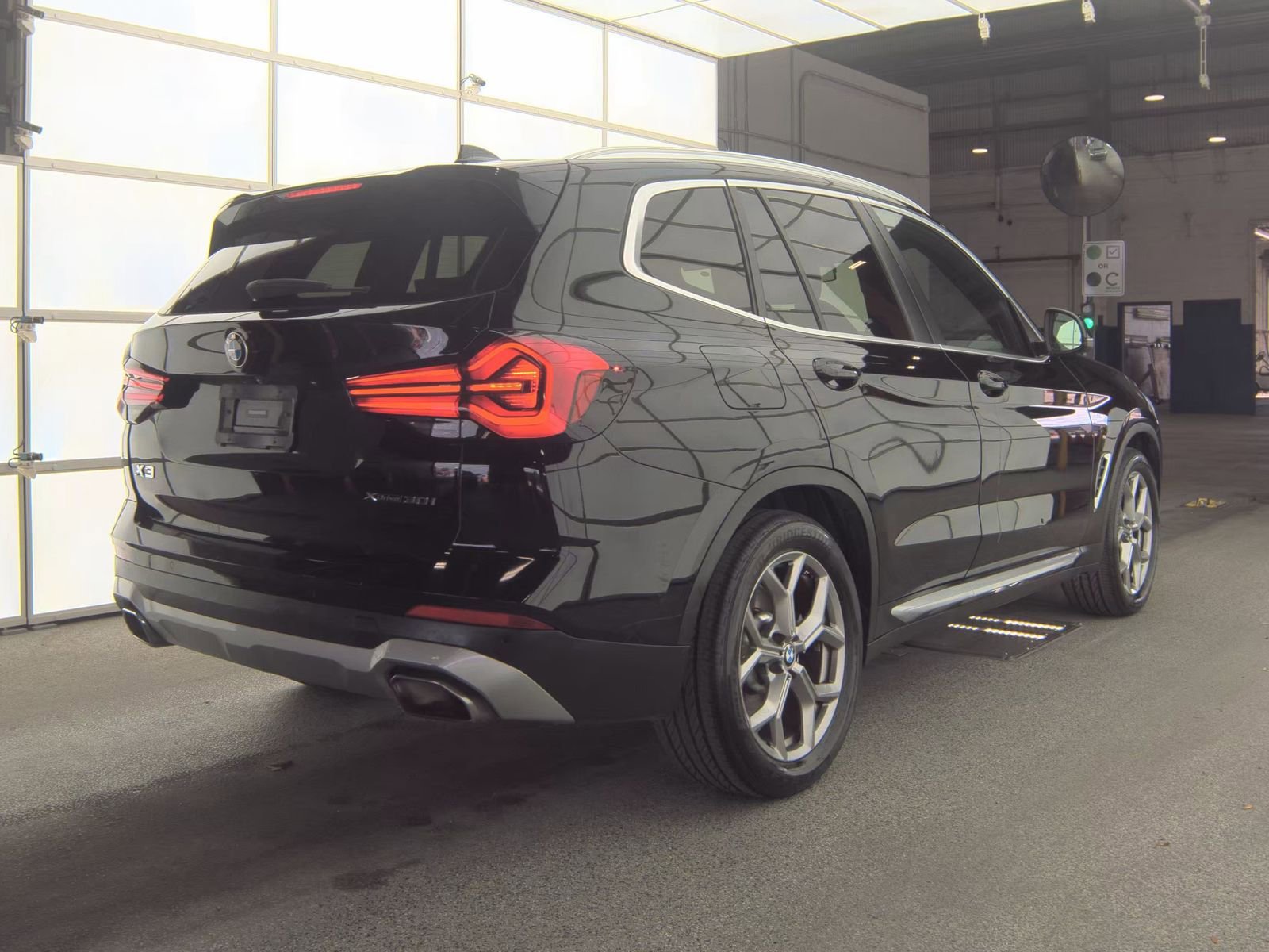 Used 2022 BMW X3 xDrive30i AWD/4WD image 6