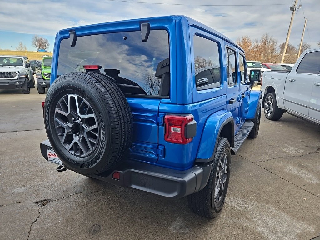 Used 2024 Jeep Wrangler Sahara w/ Technology Group image 10
