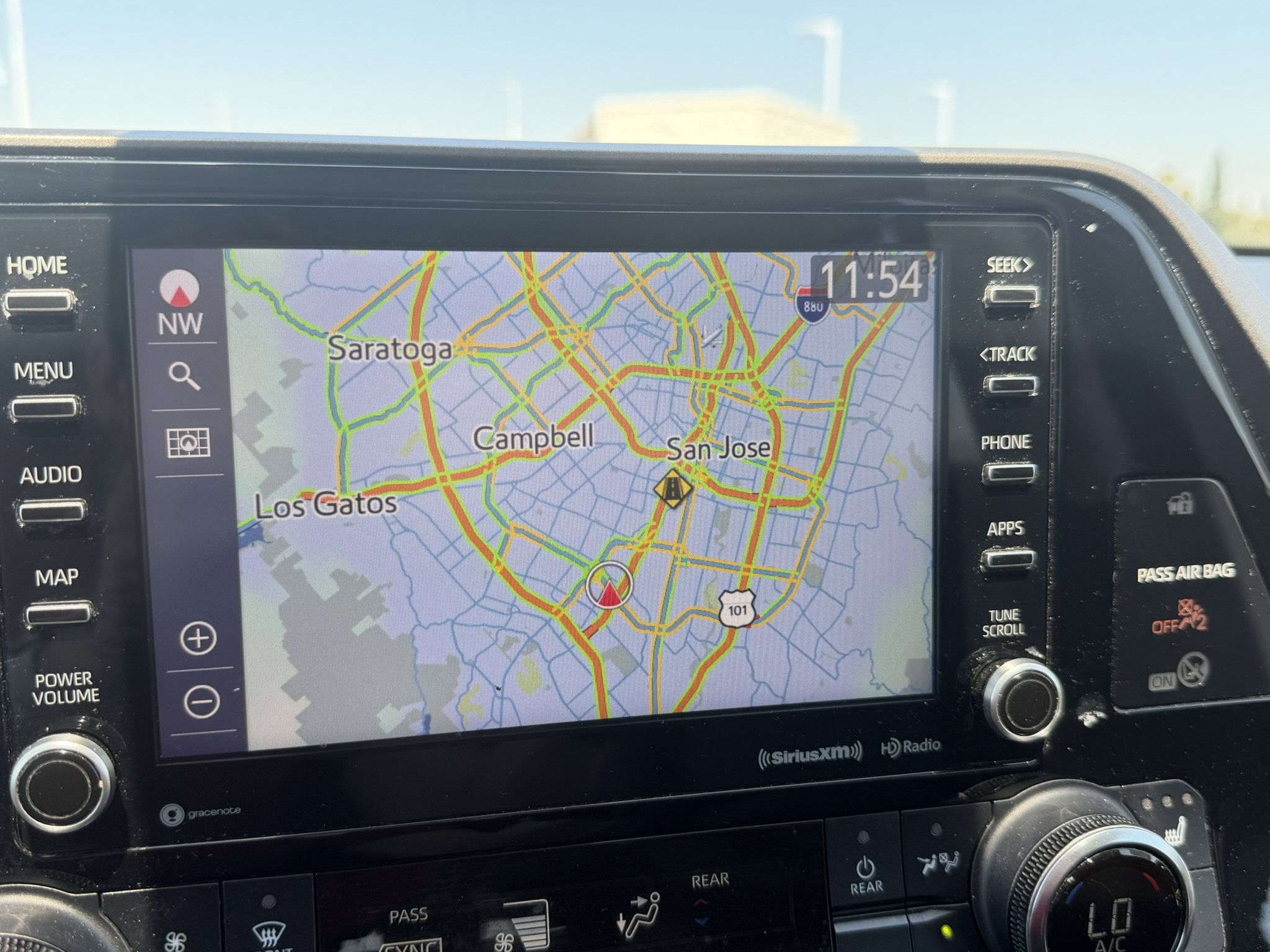 Used 2022 Toyota Highlander XLE FWD image 28