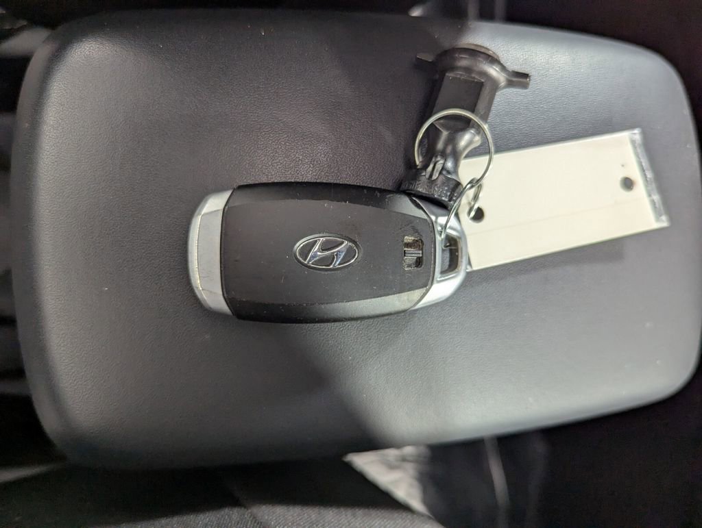 Used 2024 Hyundai Venue SEL image 26