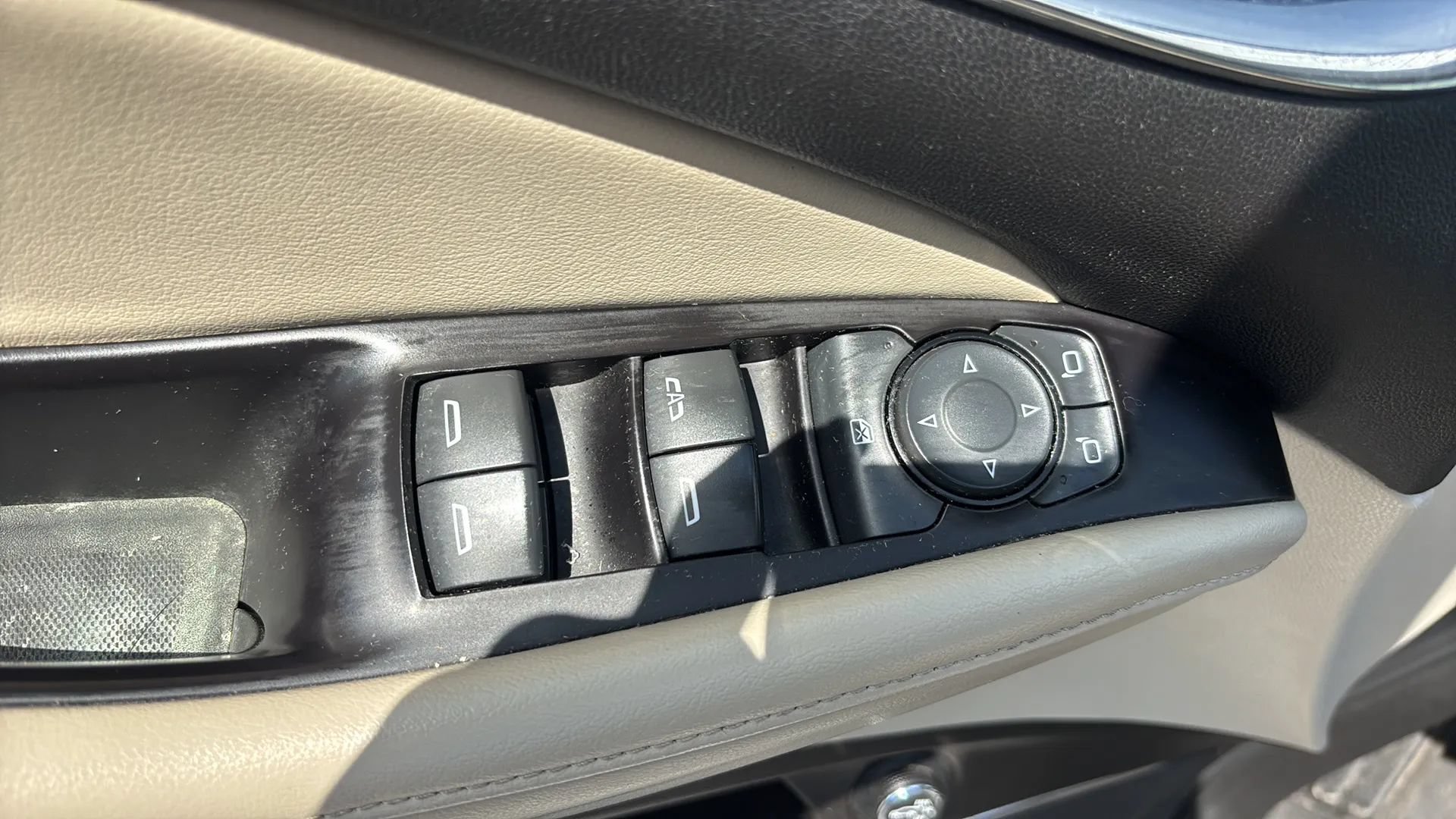 Used 2018 Buick Enclave Essence AWD/4WD image 23