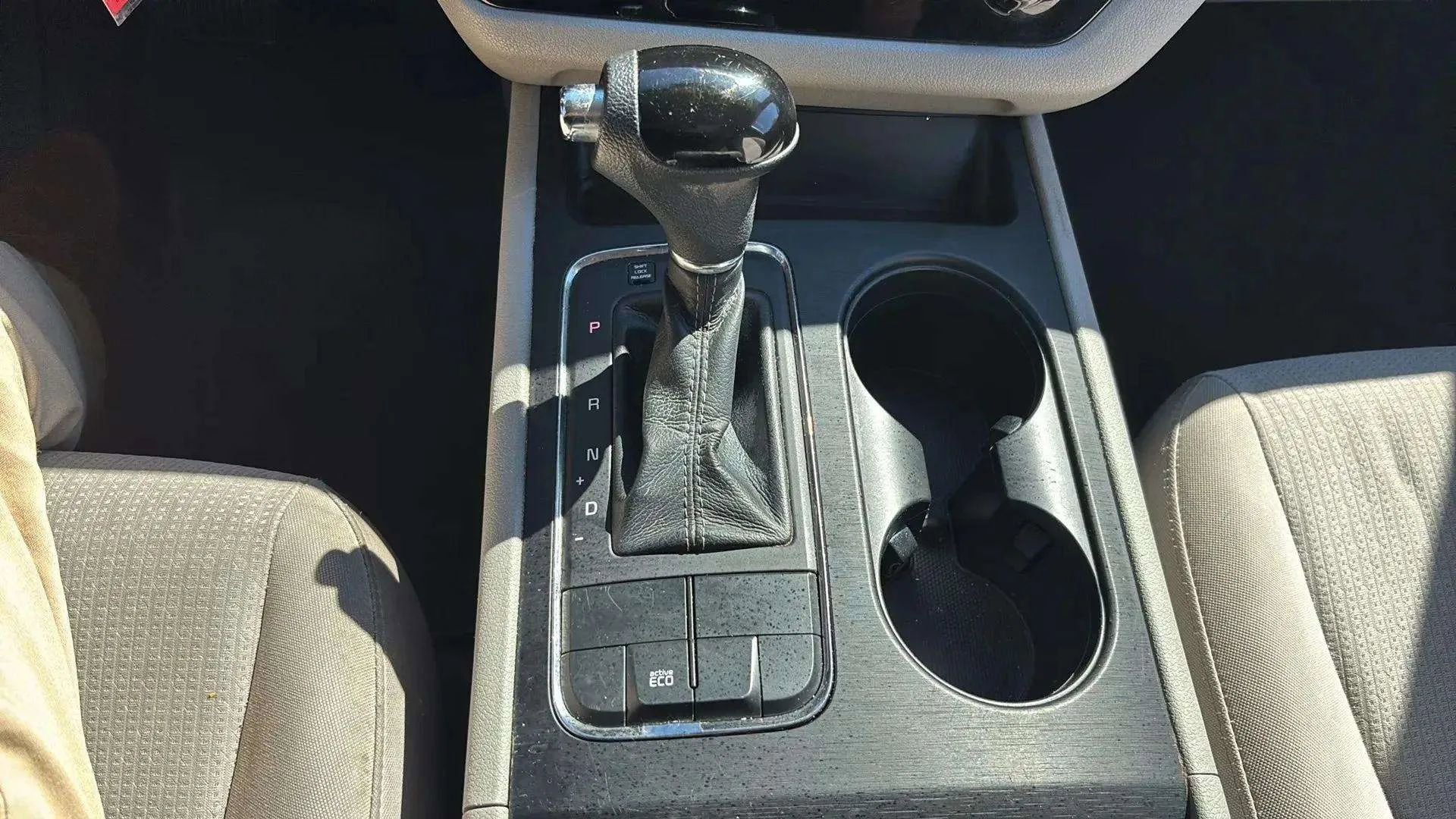 Used 2017 Kia Sedona LX image 35