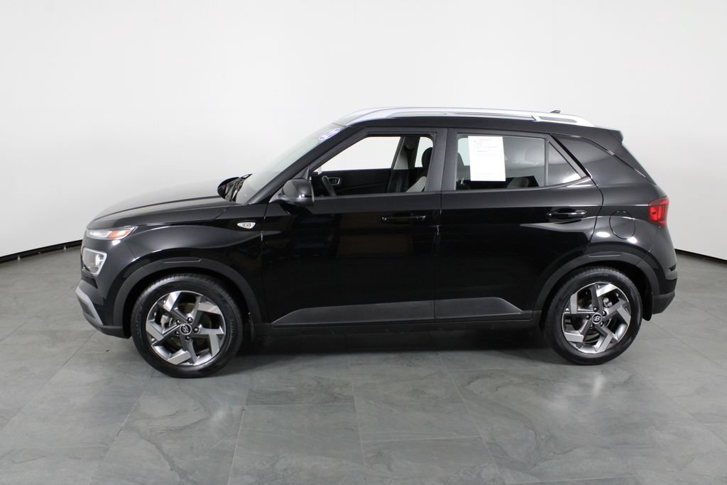 Certified 2022 Hyundai Venue SEL FWD image 12