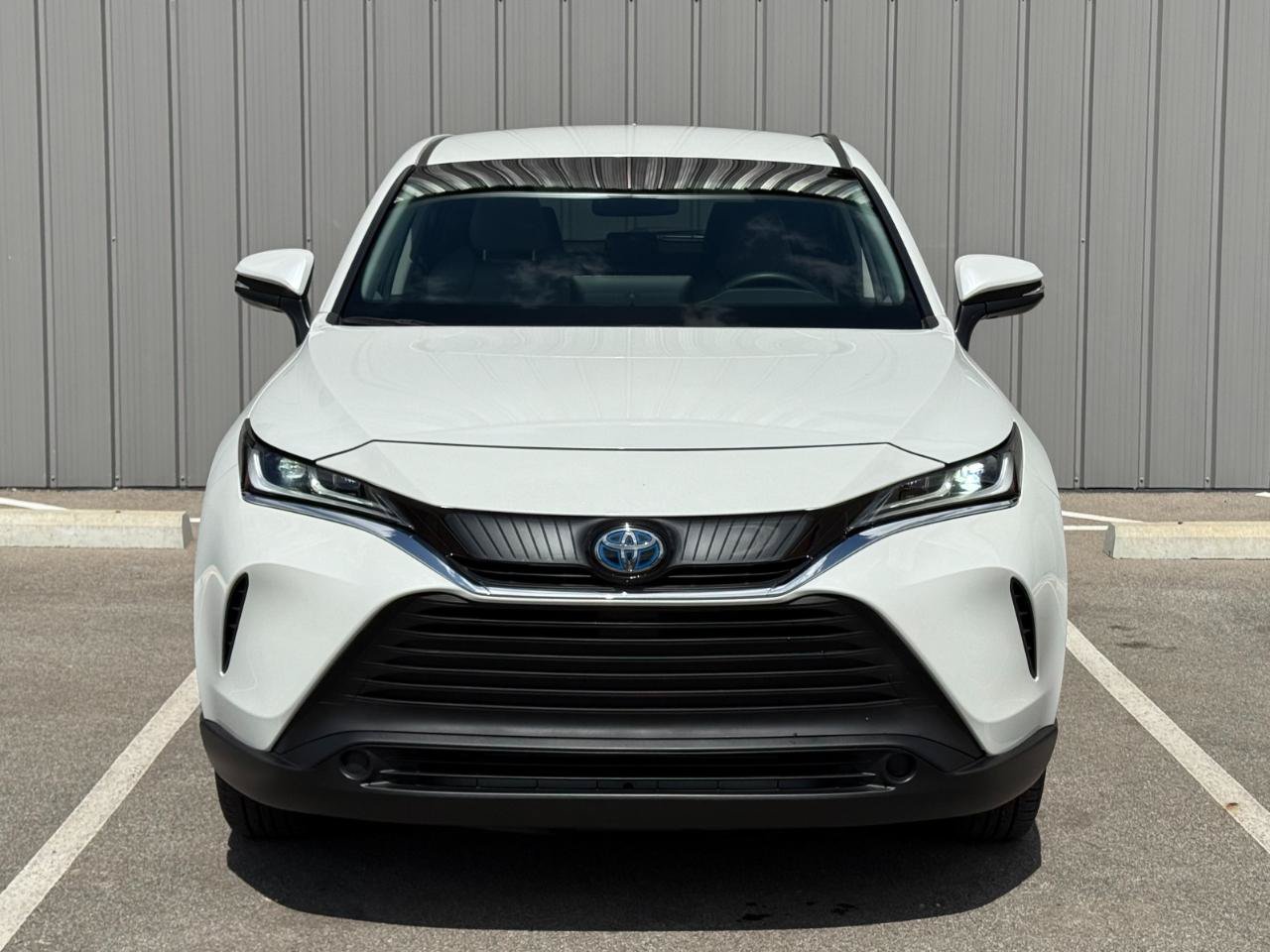 Used 2023 Toyota Venza LE AWD/4WD image 2