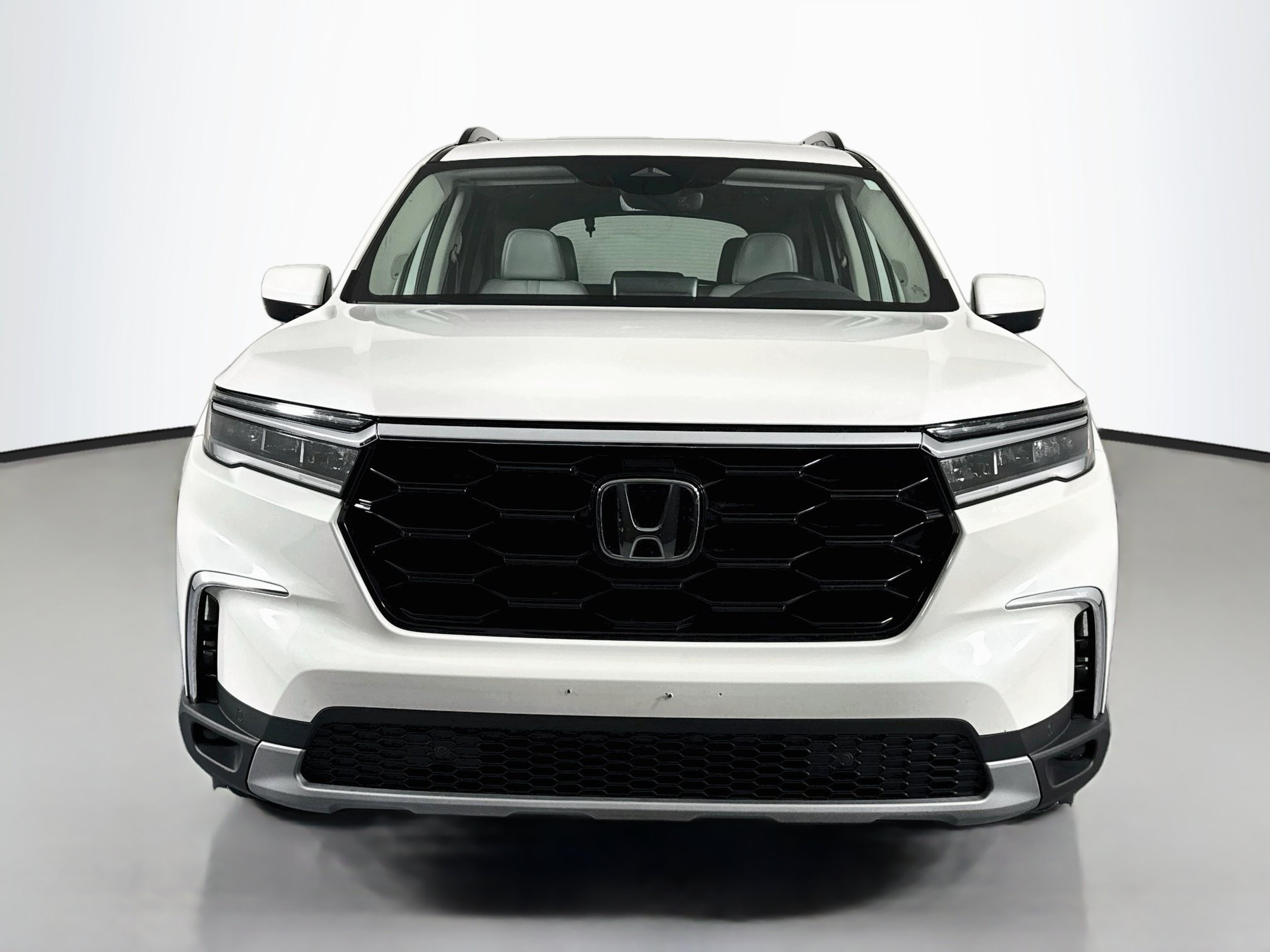 Certified 2024 Honda Pilot Touring image 2
