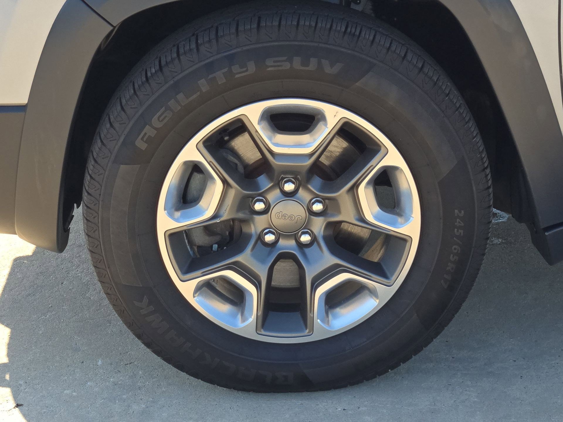 Used 2019 Jeep Cherokee Trailhawk AWD/4WD image 11