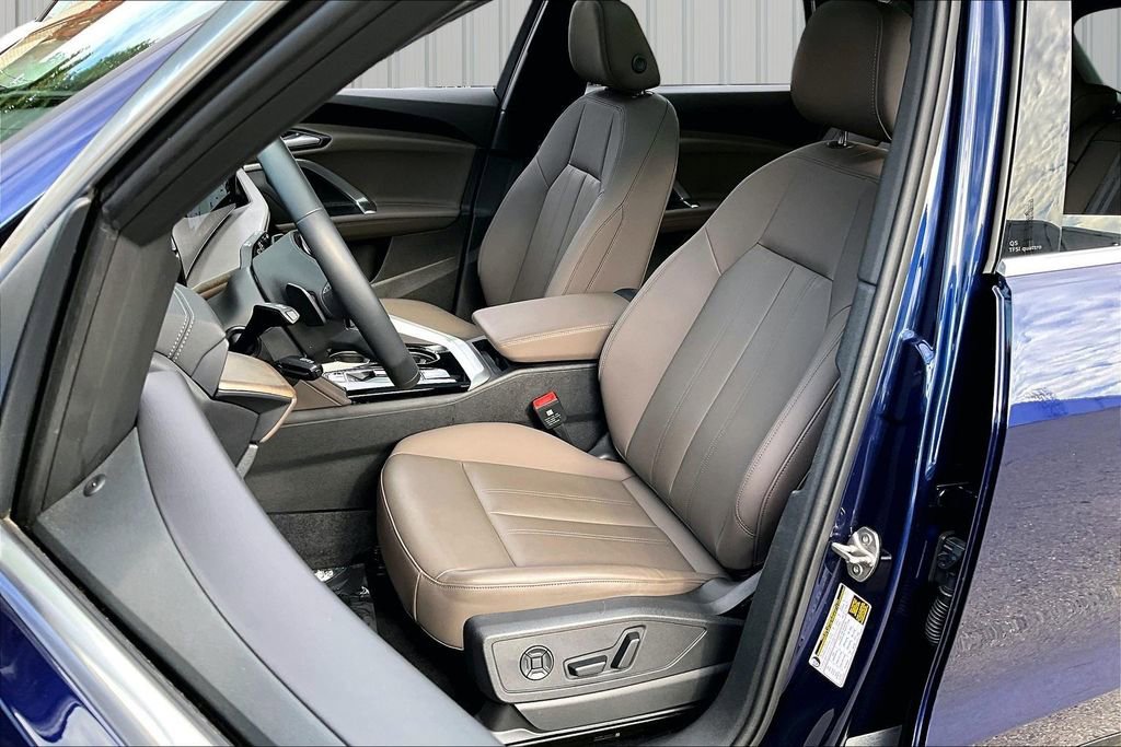 Used 2025 Audi Q5 Premium w/ Convenience Package AWD/4WD image 21