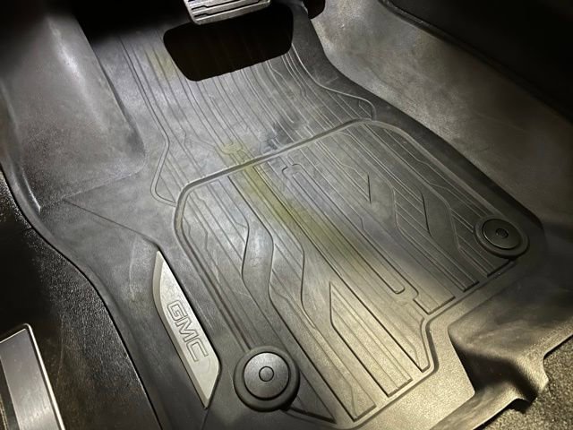 Used 2023 GMC Yukon XL SLT image 17