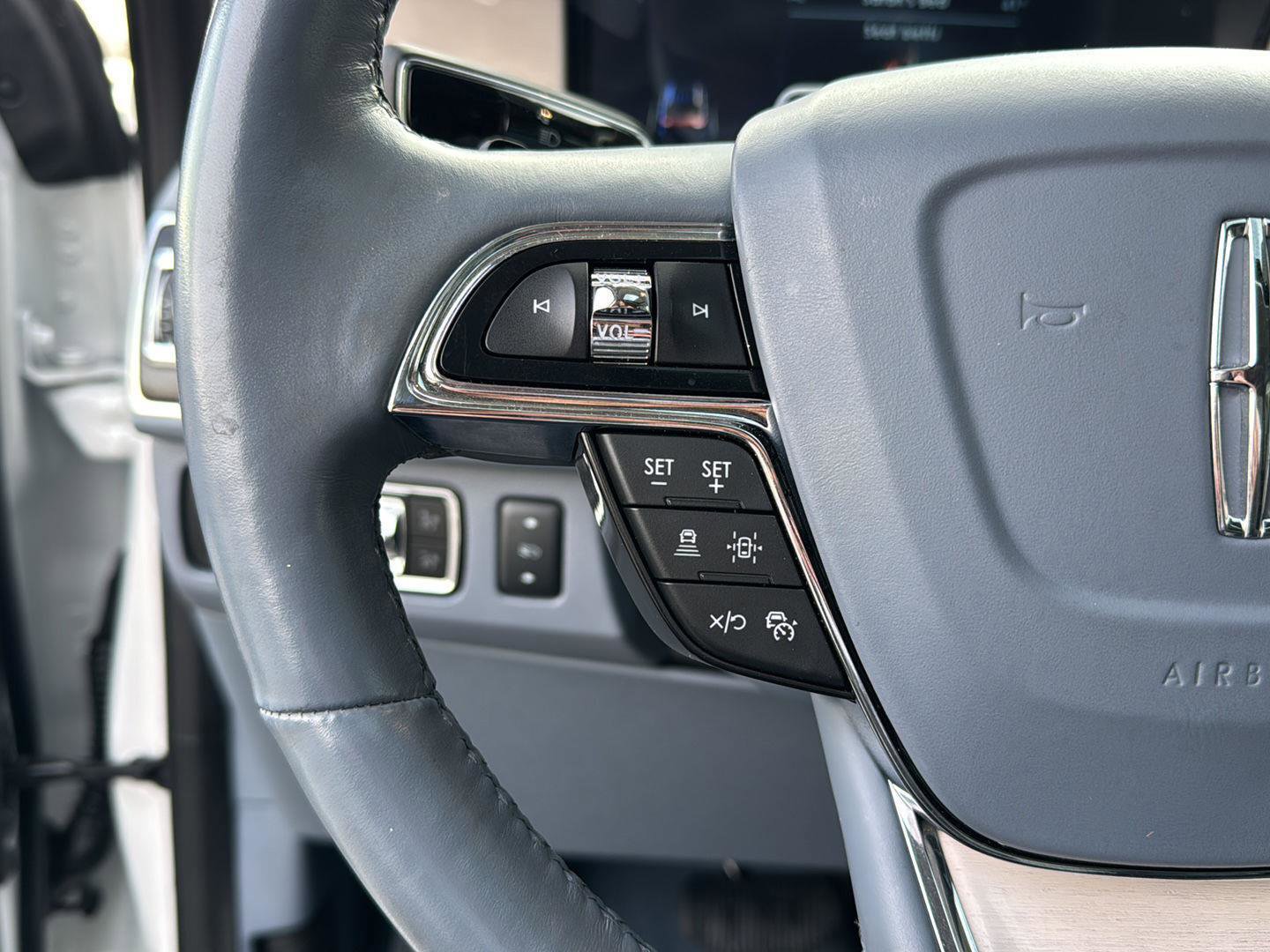 Used 2023 Lincoln Navigator L Black Label image 17