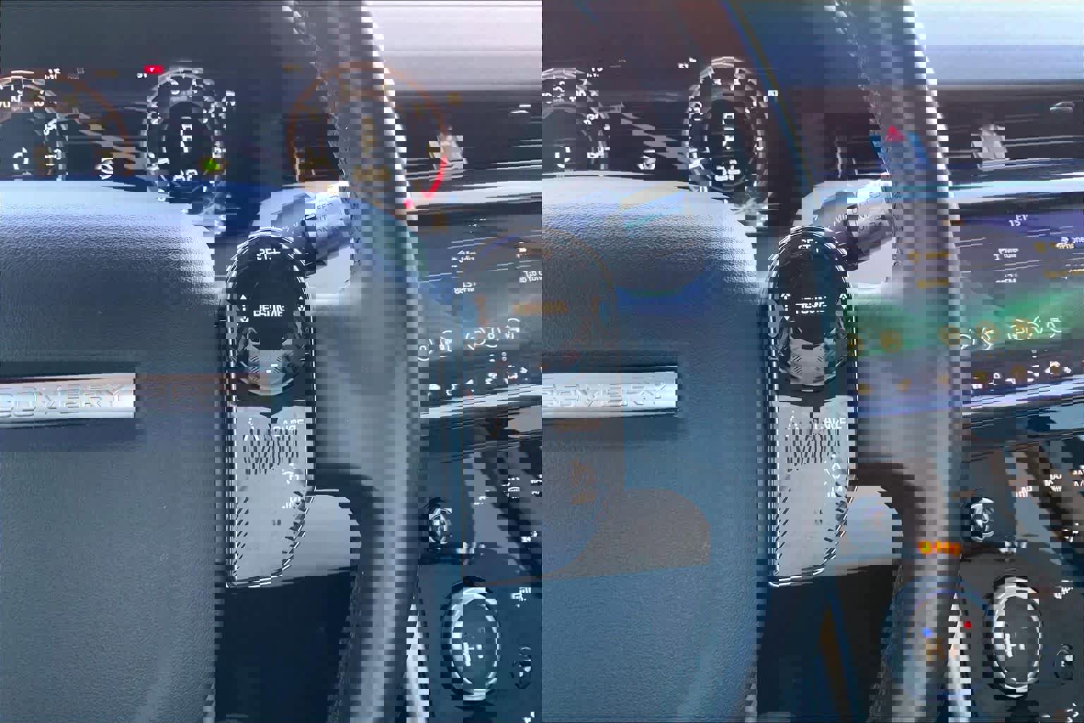 Used 2020 Land Rover Discovery Sport SE image 25